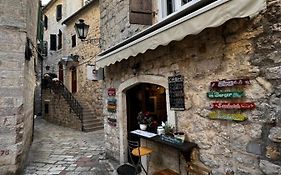 Athos Guesthouse